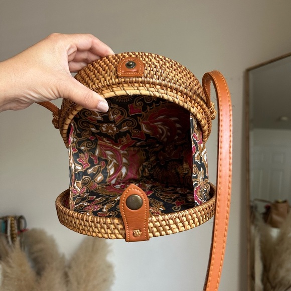 Round Woven Tan Crossbody Bag - Picture 3 of 6